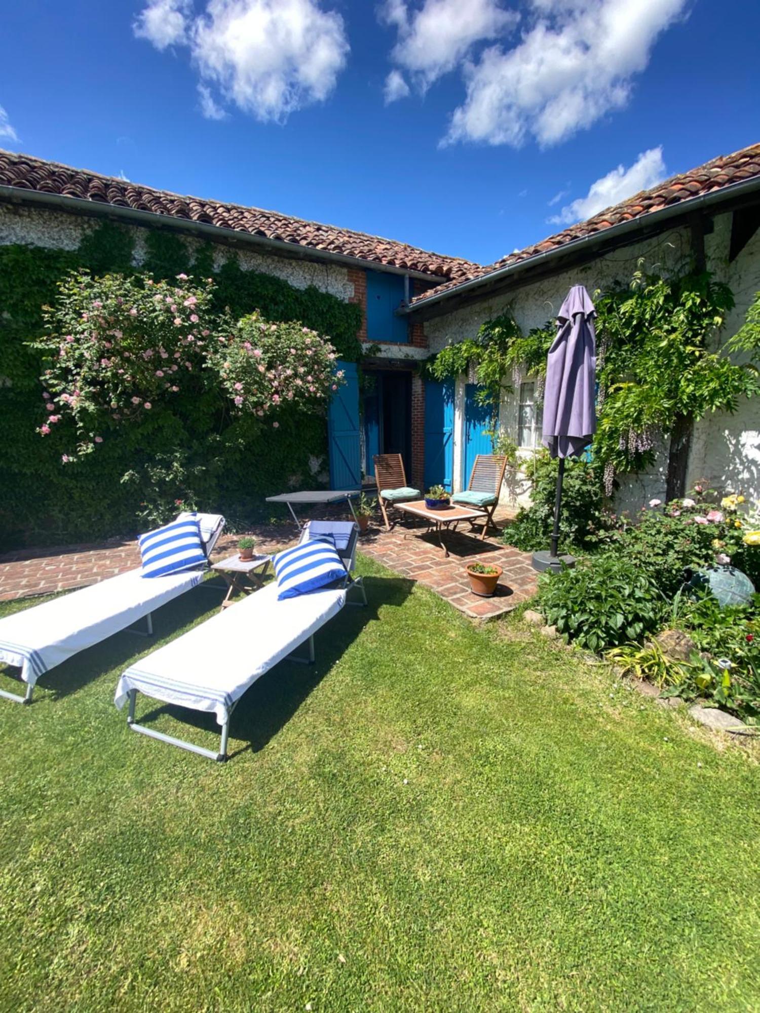 Domaine Du Tafiart Bed and Breakfast Sarron Exteriör bild