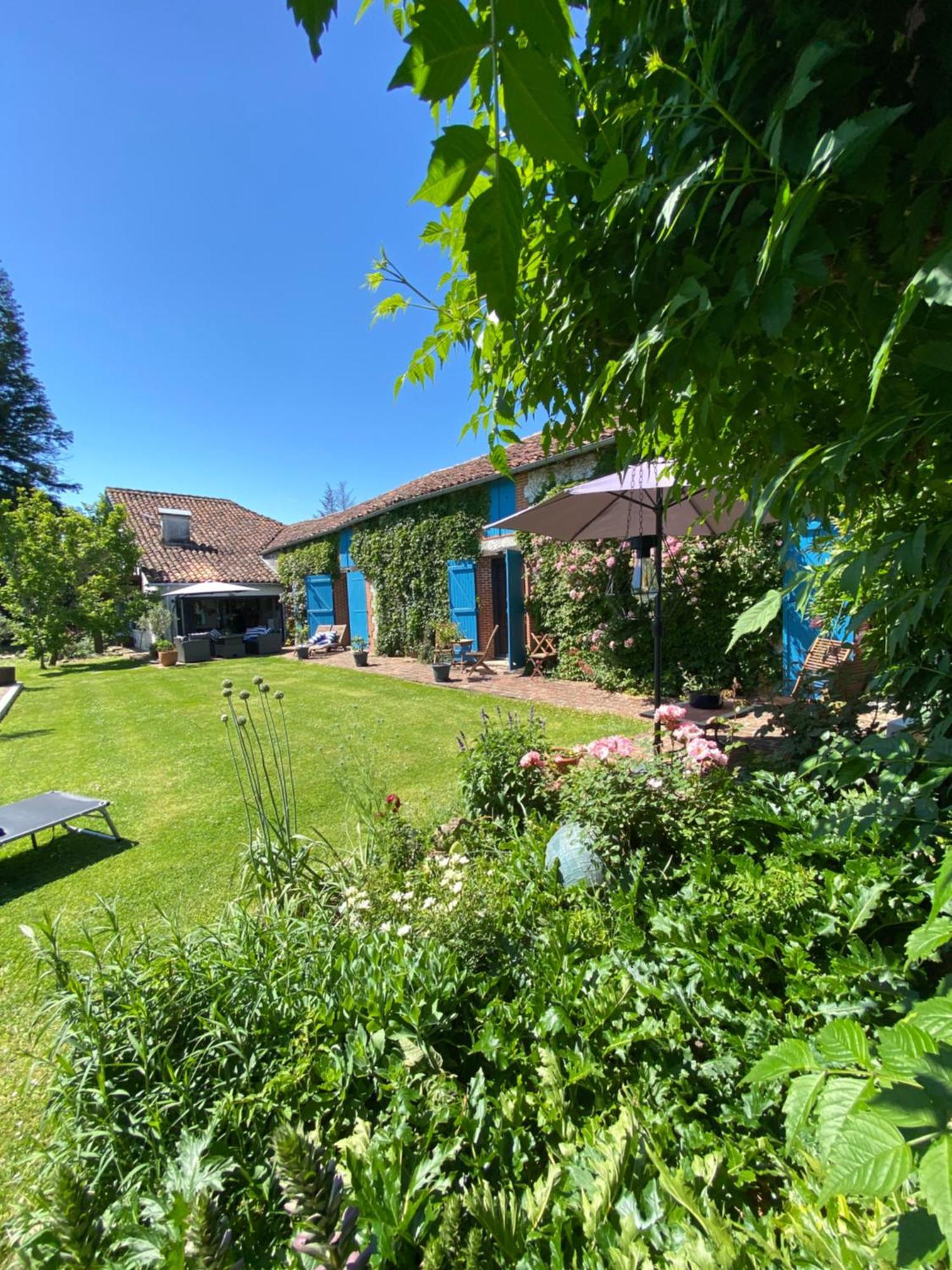 Domaine Du Tafiart Bed and Breakfast Sarron Exteriör bild